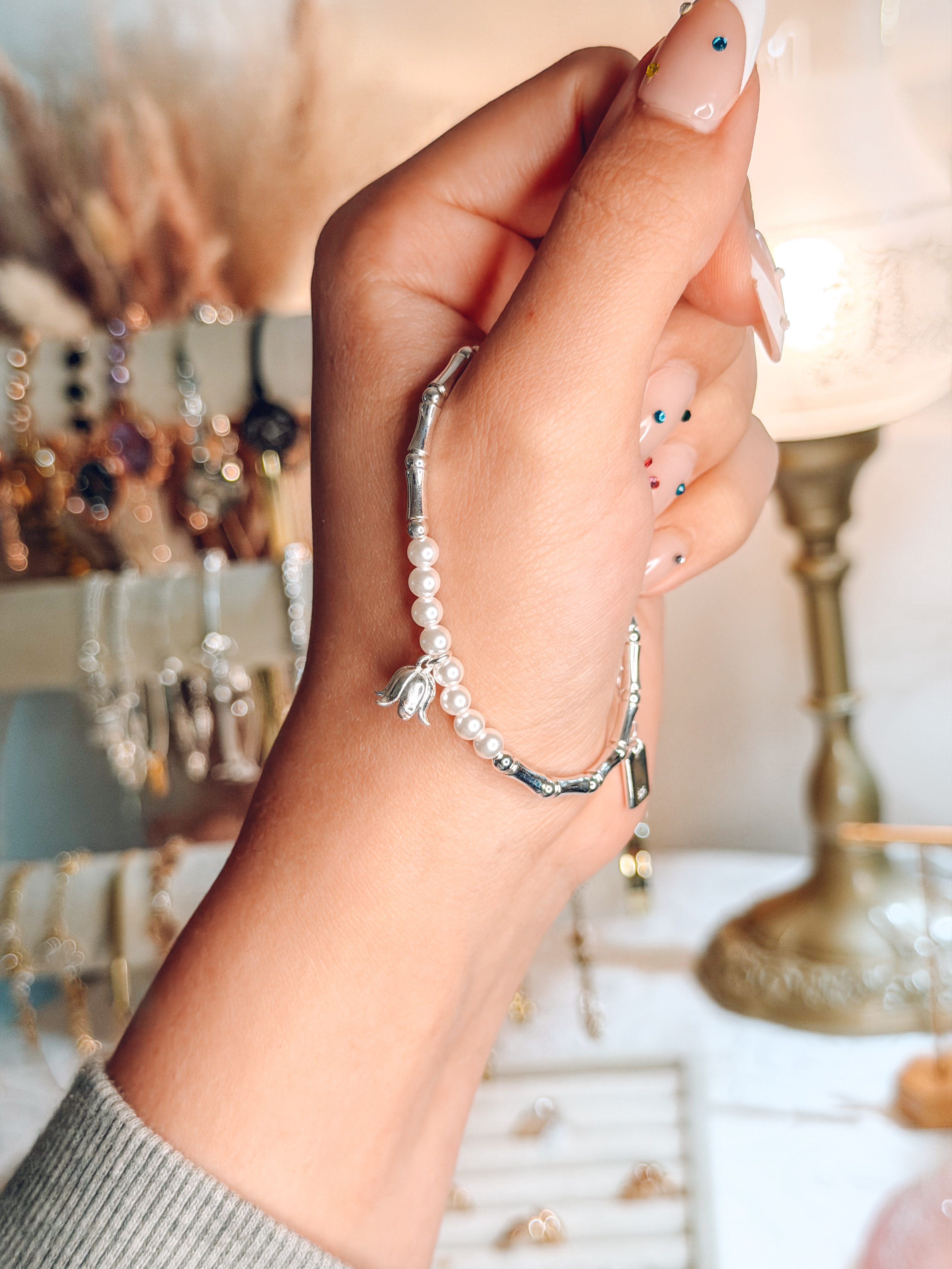 Tulip Charm Pearl Beaded Bracelet